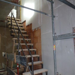 Wandtrockenputz-Trockenbauwand-Staenderwerk-Raumteiler-Schallschutz